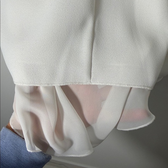 Alice + Olivia Elegant White Sleeveless Blouse size medium - Picture 4 of 7